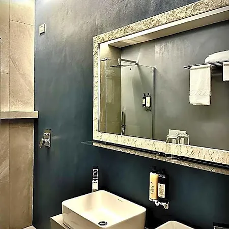 Intrasteverehouse 3*